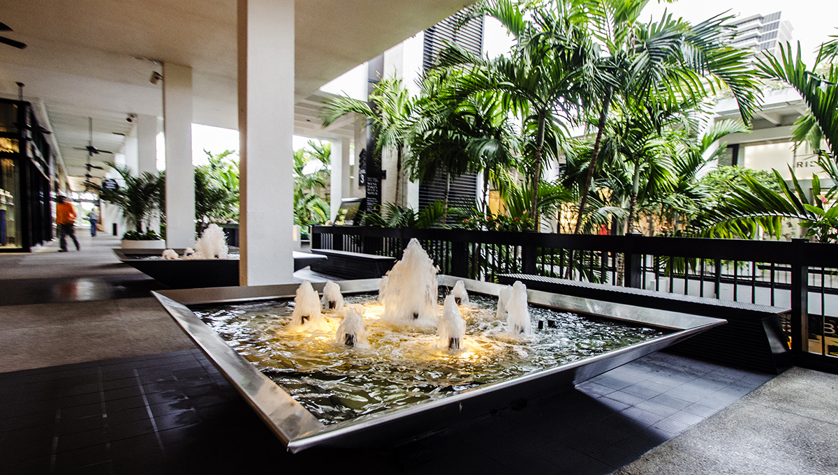 Courtyard fountain at Bal Harbour Shops outside the Tiffany boutique, Miami